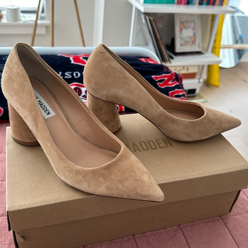 Size 7.5 Steve Madden tan heels worn once!